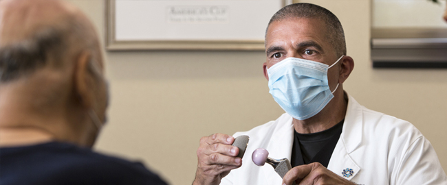 Orthopedics doctor speaking with patient